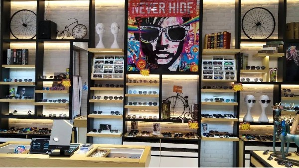 如何設計手機用的亞克力展示架呢？