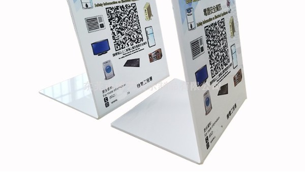 作為亞克力展示架廠商，應該怎樣做展示架才不會發黃呢？